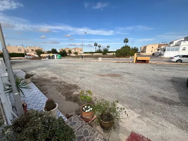 Casa de planta baja para reformar con jardín y patio en San Luis — 3