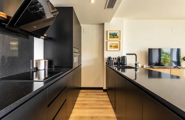 APARTAMENTO CON VISTAS PANORÁMICAS AL MAR EN MIJAS COSTA – IDEAL PARA VIVIR O INVERTIR — 11
