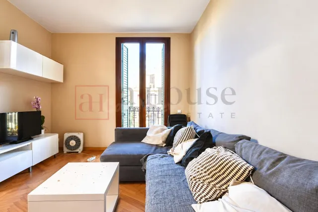Piso para reformar con balcón en l' antiga esquerra de l' eixample — 2