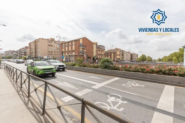 Piso amplio de tres dormitorios en ribera del genil-camino de ronda — 27