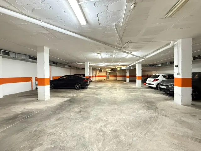 PLAZA DE GARAJE EN EL CENTRO DE TORREVIEJA, A 500 M DEL PUERTO!!!! — 7