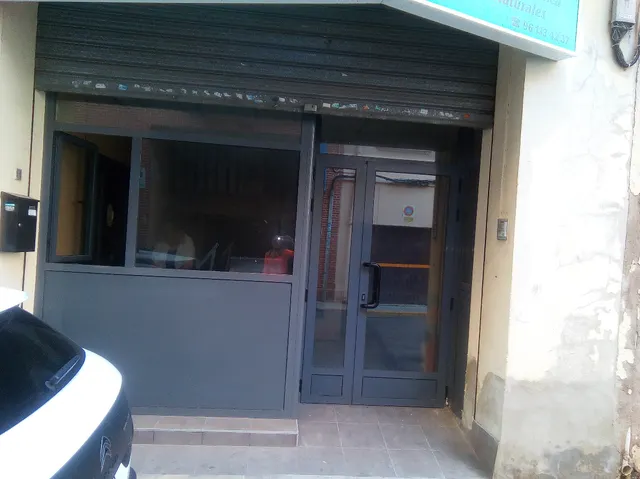 VENTA DE  LOCAL COMERCIAL CERCA DE LA AVENIDA — 2