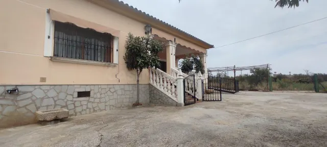 Chalet con 6500m de parcela en Torremocha - foto 3
