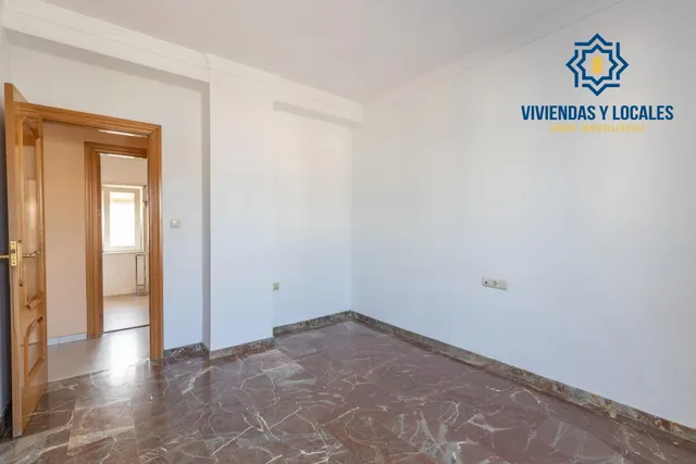 Casa en esquina en venta en Las Gabias — 35