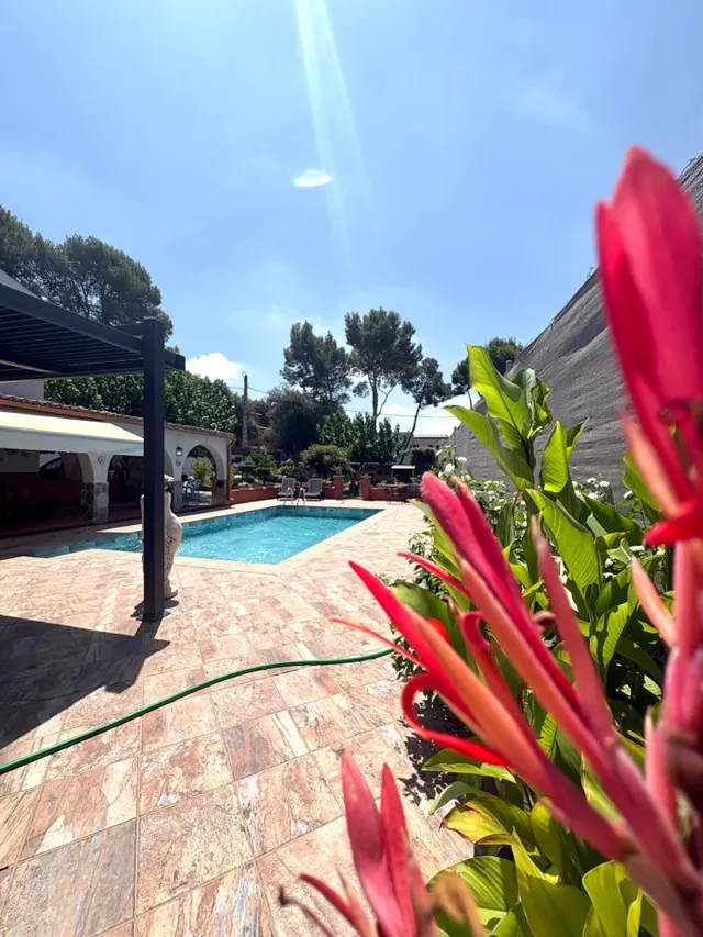 Torre con piscina en parcela llana de 845m2 — 3