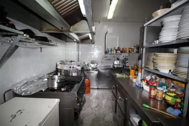 Local comercial actualmente funciona como restaurante en zona Centro de Benidorm. — 9