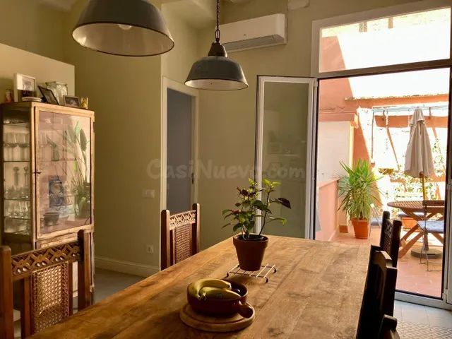 Exclusivo piso renovado con patio en El Born - foto 4