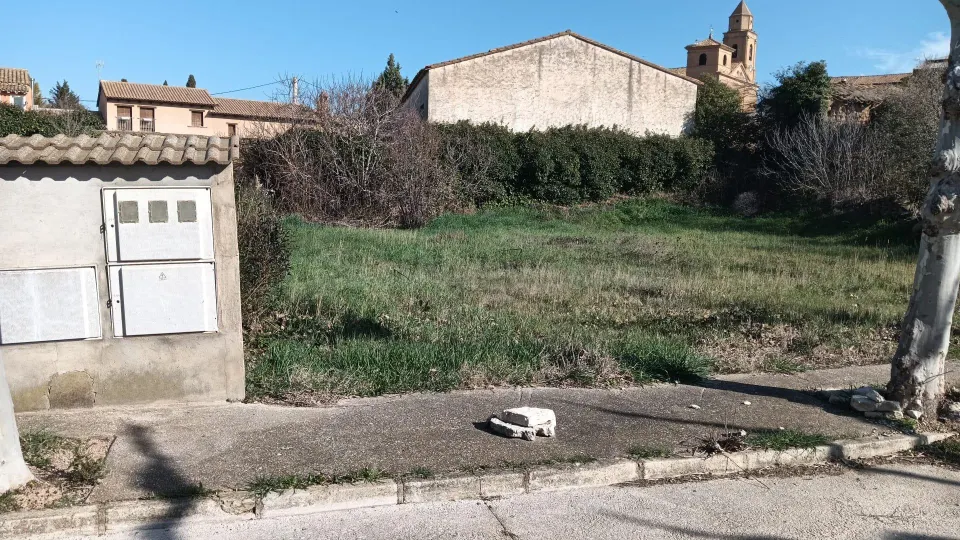 Parcela urbana a 15 km de Huesca
