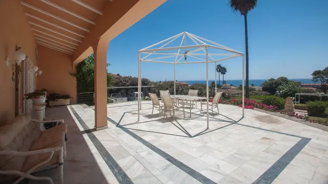 Chalet 4 habitaciones 340m² en venta - Costa Del Sol - foto 4