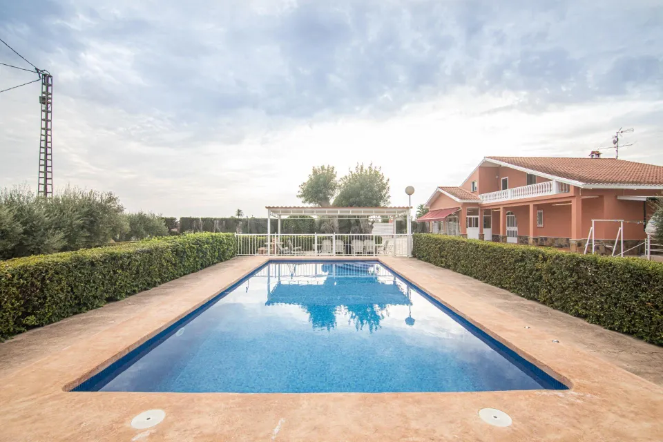 Chalet sito en Valverde con 6 habitaciones, 3 baños, piscina y garaje