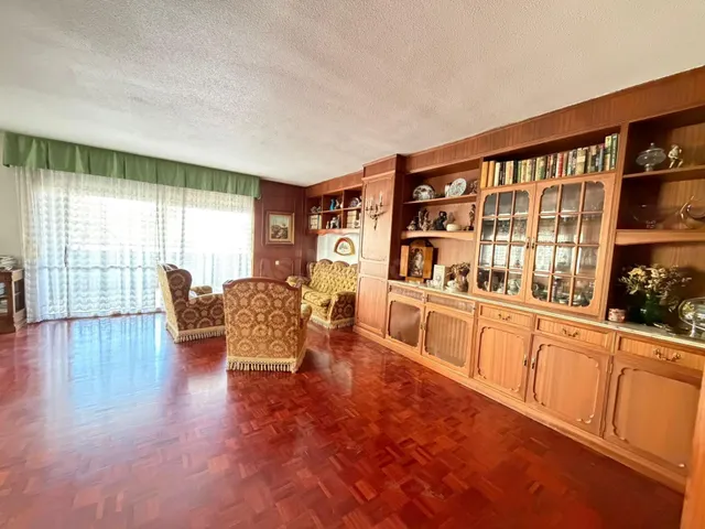 PISO DE 5 HABITCIONES CON GARAJE - foto 3