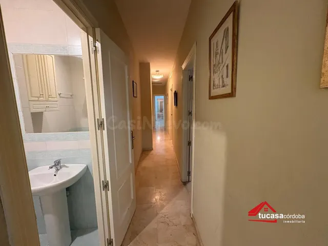 EXCLUSIVA EN ZUMBACÓN | Comodidad, potencial y una ubicación - foto 3