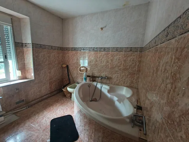 Casa y negocio en Mera de Arriba, Ortigueira. — 9