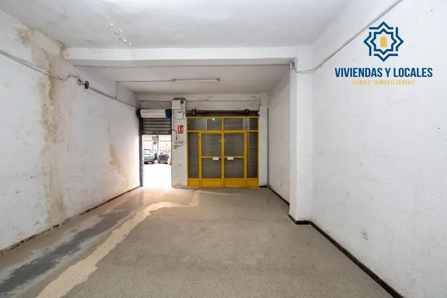 ¡Oportunidad Única en Angel Barrios! Local de 147m2 por solo 190.000€ — 8
