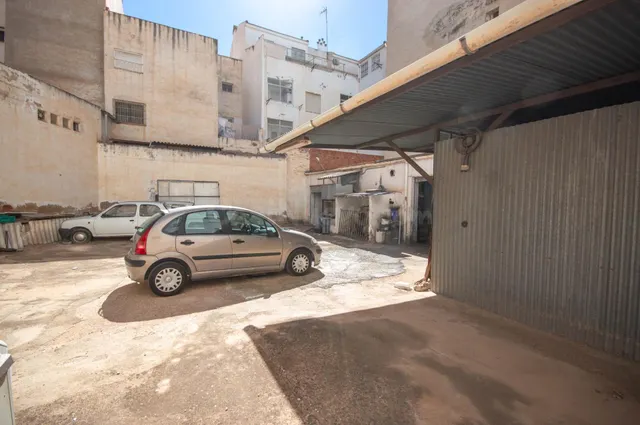 Local comercial de 333 m2 con gran patio de 200 m2 en calle Haití — 5