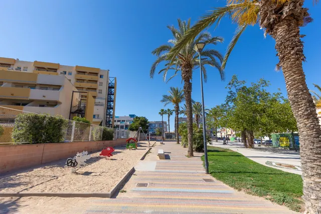 Acogedor piso en planta baja con piscina comunitaria — 30