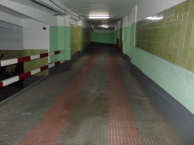 PLAZA DE GARAJE EN VENTA CALLE CLARA DEL REY PROSPERIDAD — 7