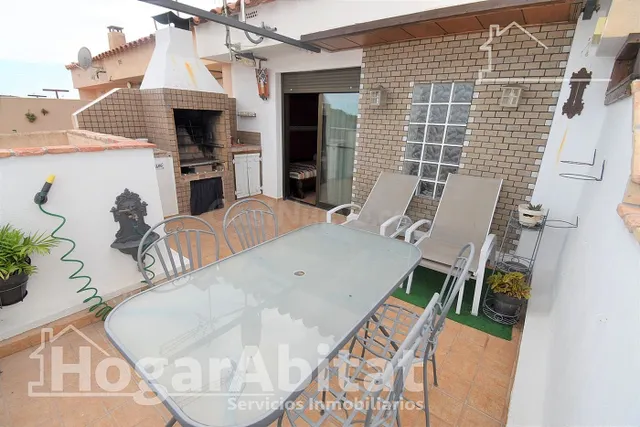 ESPECTACULAR ADOSADO SEMINUEVO DE ENSUEÑO CON PISCINA CLIMAT - foto 2