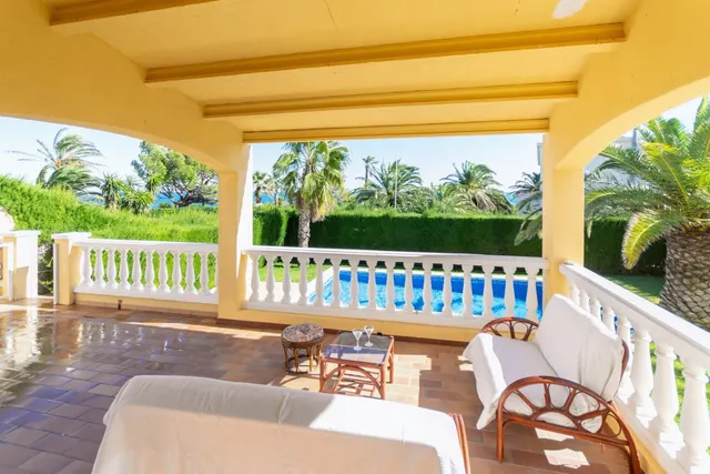 Magnifica villa de 347m2, situada a 1ª línea de mar — 22