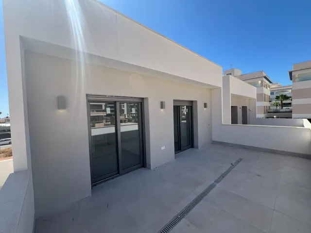 NUEVA VILLA CON PISCINA PRIVADA — 2