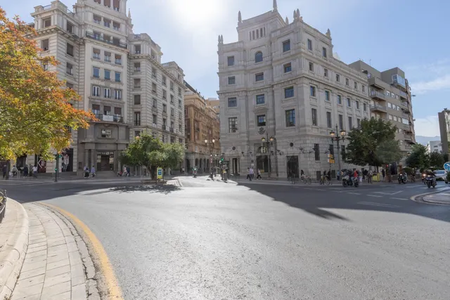 EXCLUSIVA VIVIENDA SEÑORIAL EN ANGEL GANIVET, EN PLENO CORAZON DE GRANADA — 2