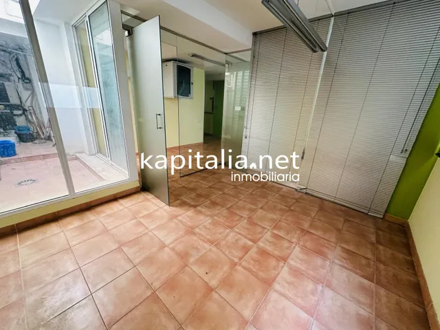 Amplia oficina en alquiler y venta en Ontinyent (Valencia) — 8