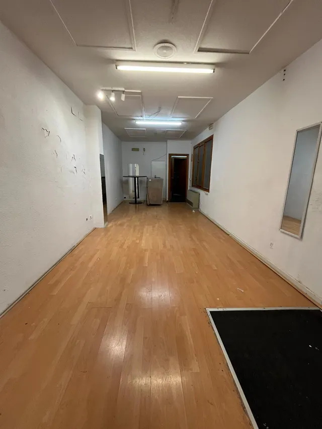 SE ALQULA LOCAL COMERCIAL EN CALLE MAYOR DE PAMPLONA — 6