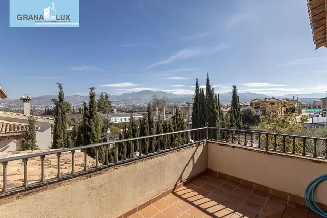 INCREÍBLE CHALET INDEPENDIENTE EN ZONA PRIVILEGIADA — 24