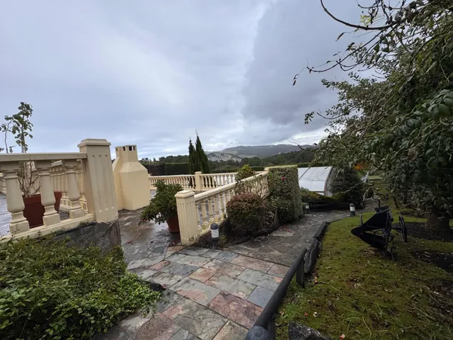 Exclusivo Chalet Reformado en Barrika con Vistas al Mar y Amplias Instalaciones — 47