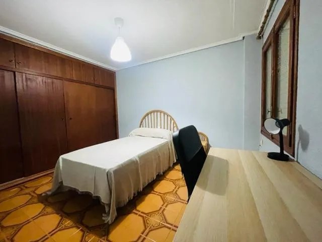 Piso de 4 habitaciones enfrente de la universidad — 13