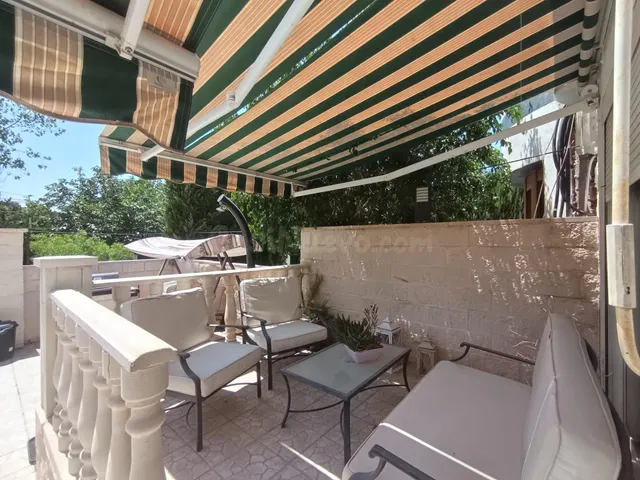 Bungalow adosado con amplias terrazas, 5 dormitorios y gran  - foto 4
