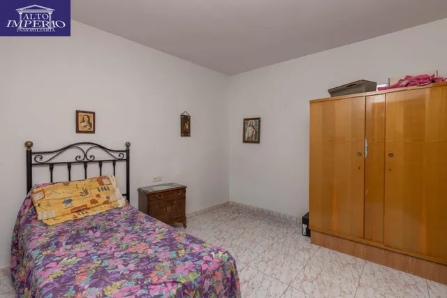 EXCEPCIONAL OPORTUNIDAD EN PLENO CENTRO DE HUÉTOR VEGA — 26