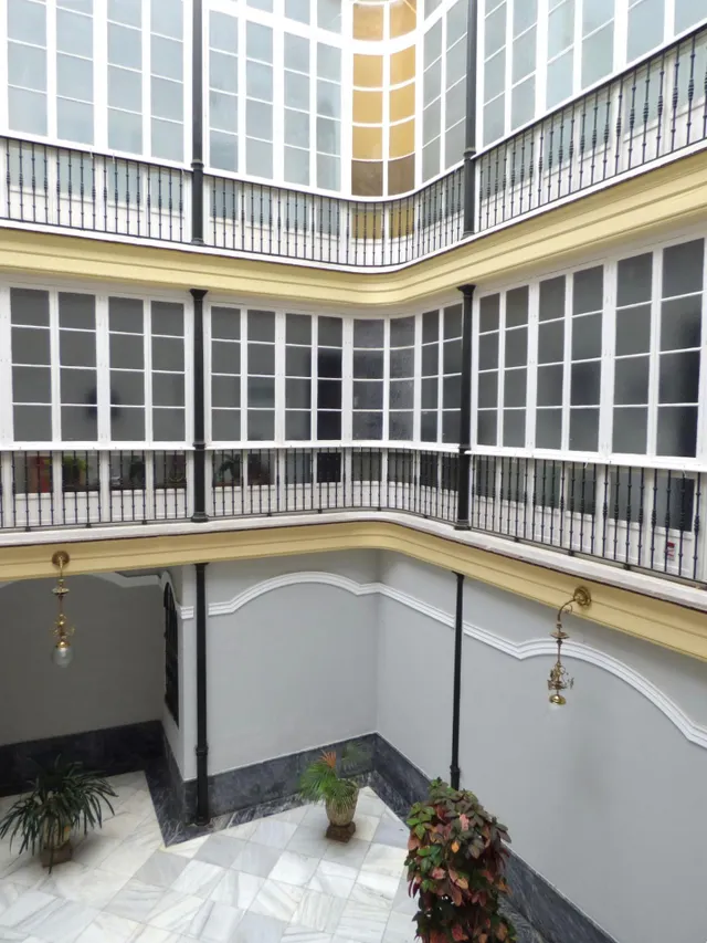 ¡Magnífico piso con ascensor en el centro histórico de Cádiz, junto a la Plaza de San Francisco! — 38