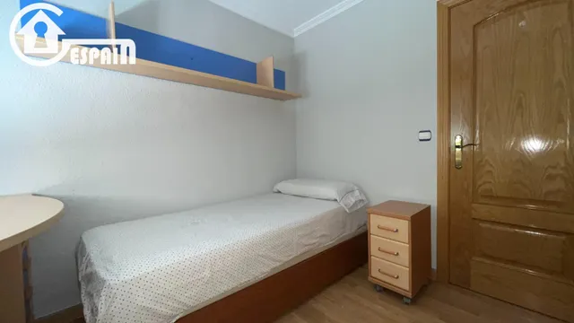 ¡Piso de 3 dormitorios y un baño para entrar a vivir! — 24