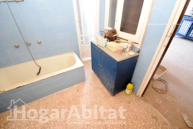 ¡Hazla a tu gusto! Casa amplia y luminosa de tres alturas para reformar, cerca del ayuntamiento — 49
