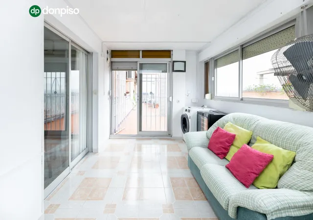 ¡Oportunidad única! Ático de 4 dormitorios y 2 baños con gran terraza frente al Colegio Agustinos (Arabial) — 7