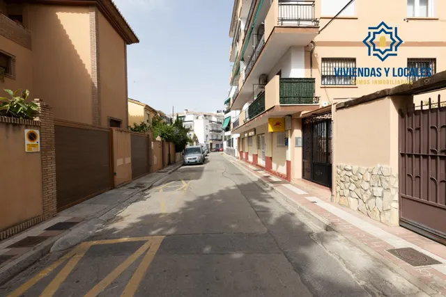 Piso 3 habitaciones en Calle Santa Margarita, junto Cmno. Bajo de Huétor — 35