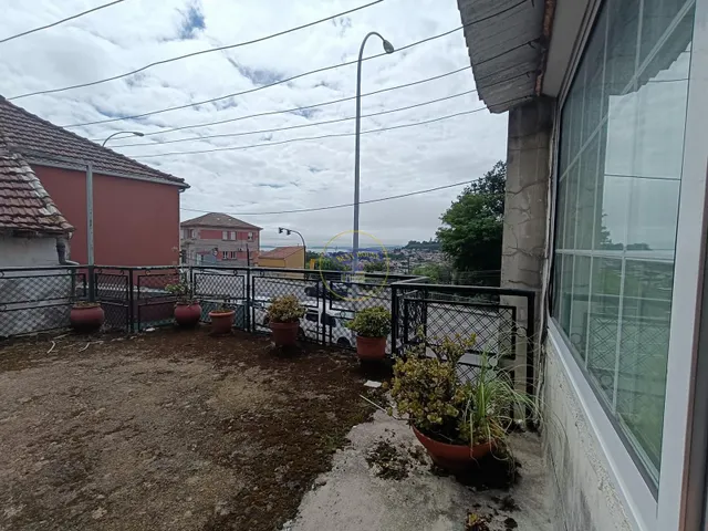 Casa con amplias vistas a la ría de Vigo ubicado en la zona alta de Teis — 28