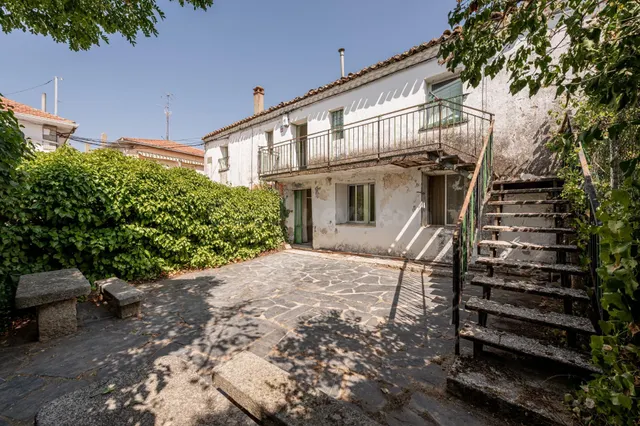 CASA ADOSADA EN LA ZONA DE SANTA MARIA DE LA ALAMEDA-DISTRIB - foto 2