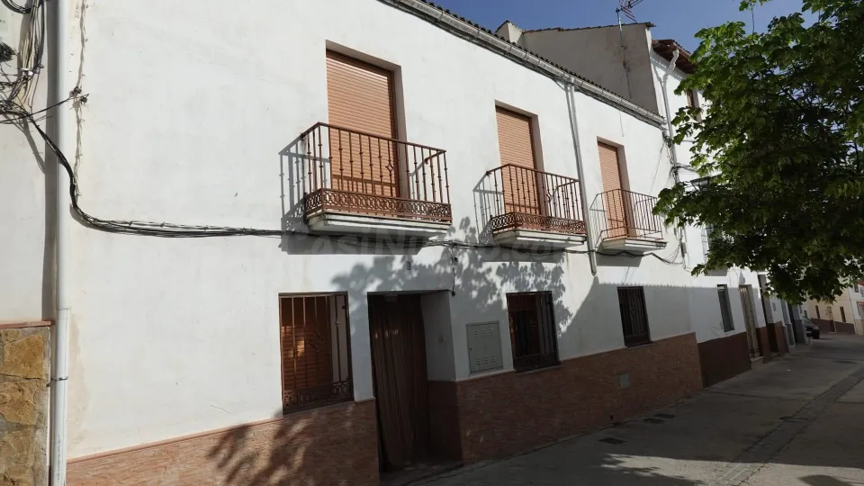 Casa totalmente reformada en venta en Colomera, Granada