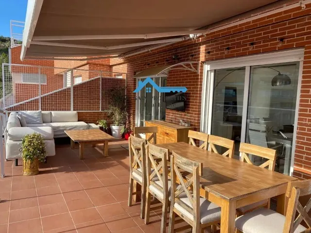 Espectacular apartamento con terraza de 80 m2 en la Cala de  - foto 2