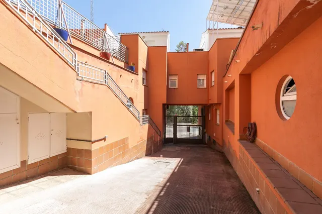 Magnífico adosado con apartamento independiente en Bola de Oro, Granada — 40