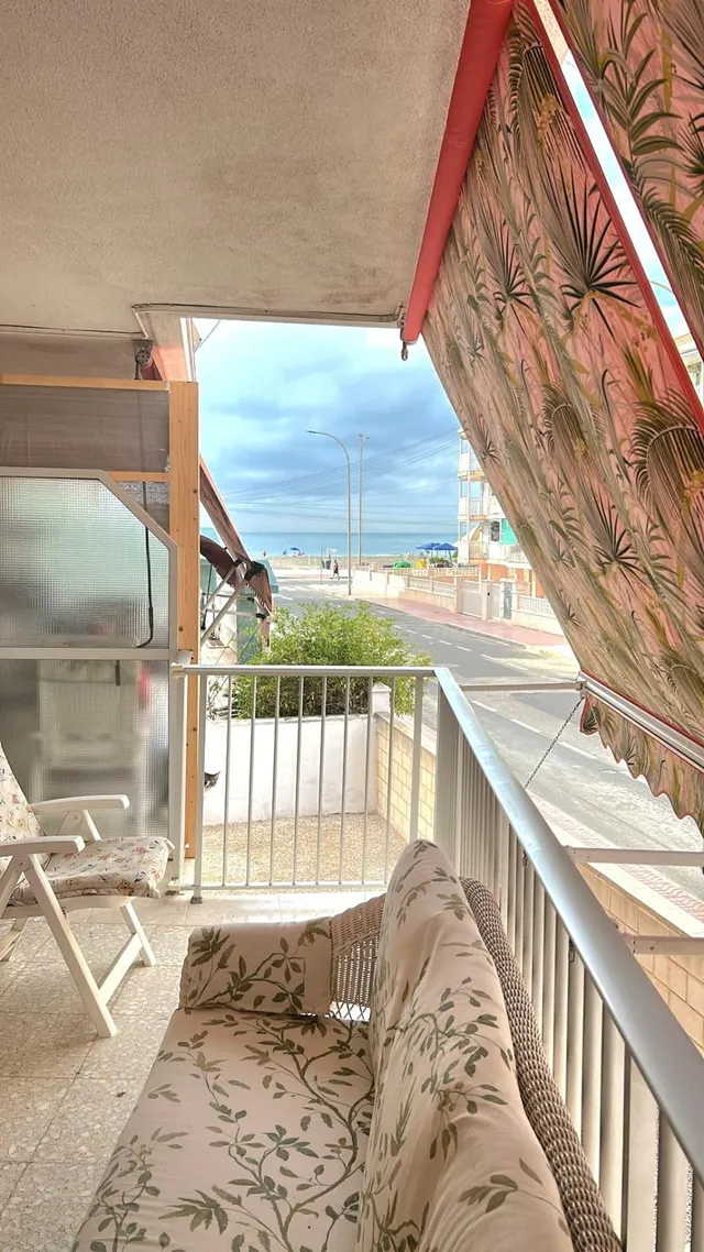 PISO EN SANTA POLA CON DOS TERRAZAS A 50 METROS DE LA PLAYA - foto 2