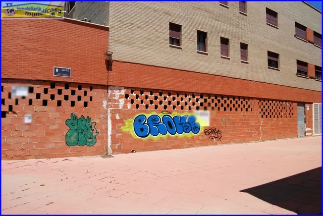 Amplio local comercial en planta baja y sótano con fachada a carretera — 7