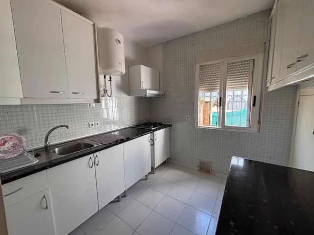 Oportunidad en Los Altos: Bungalow de 2 dormitorios con jardín privado y solárium — 13