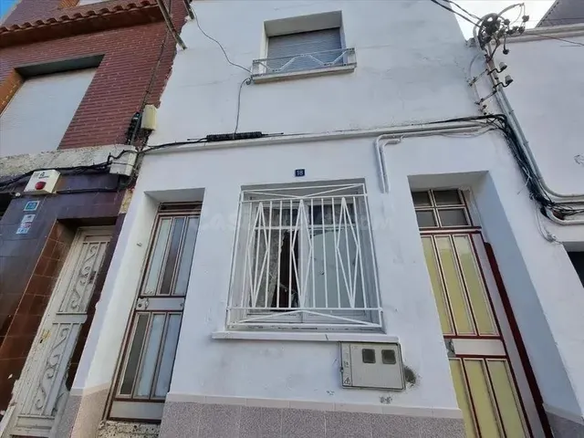 SE VENDE CASA OKUPADA en Calle Princep De Viana Nº 18 Terras