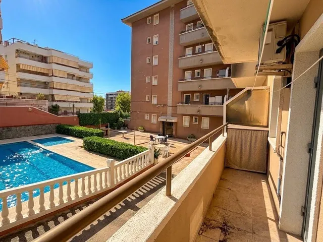 3 dormitorios, jardín, parking, piscina comunitaria. — 29