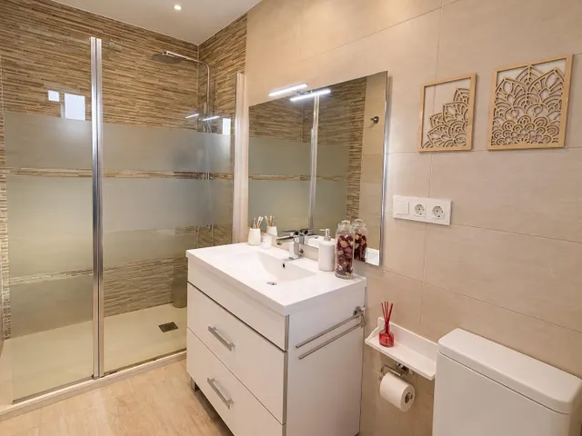 Dúplex en esquina con piscina comunitara  de 3 dormitorios con amplia terraza y patio — 8