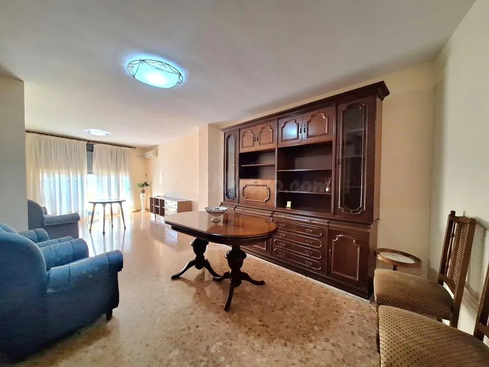 Amplio y Luminoso Piso en venta en Carcaixent!