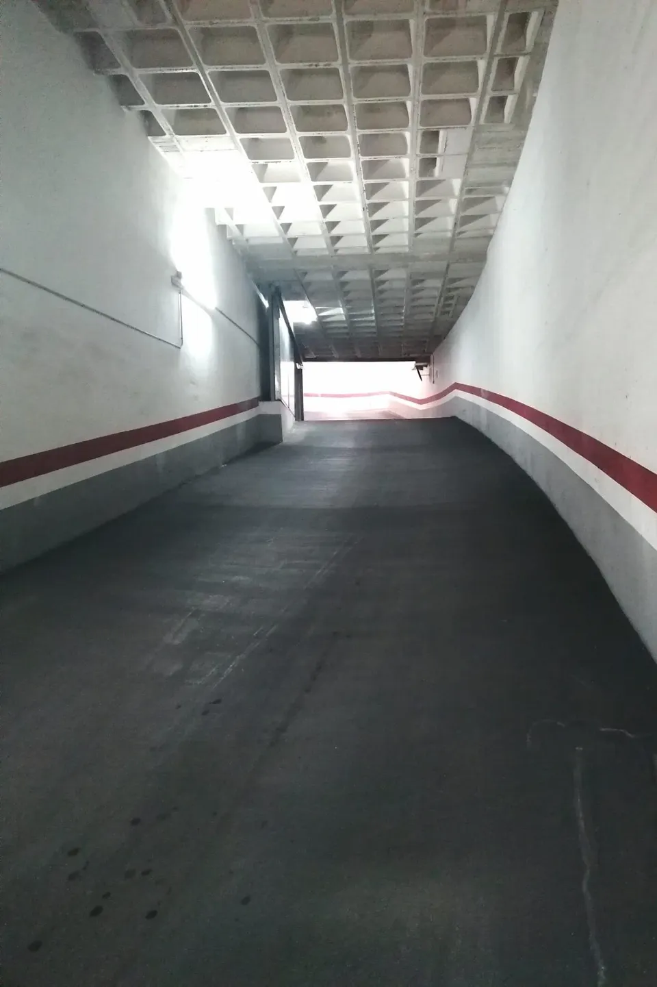 PLAZA GRANDE PARA DOS COCHES